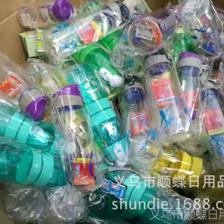 2017跑江湖地攤新寵 摔不破太空杯，5元模式引爆市場